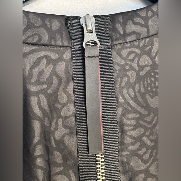 Lululemon Departure Top in Petal Camo Embossed Black Size 4 - Picture 6 of 11